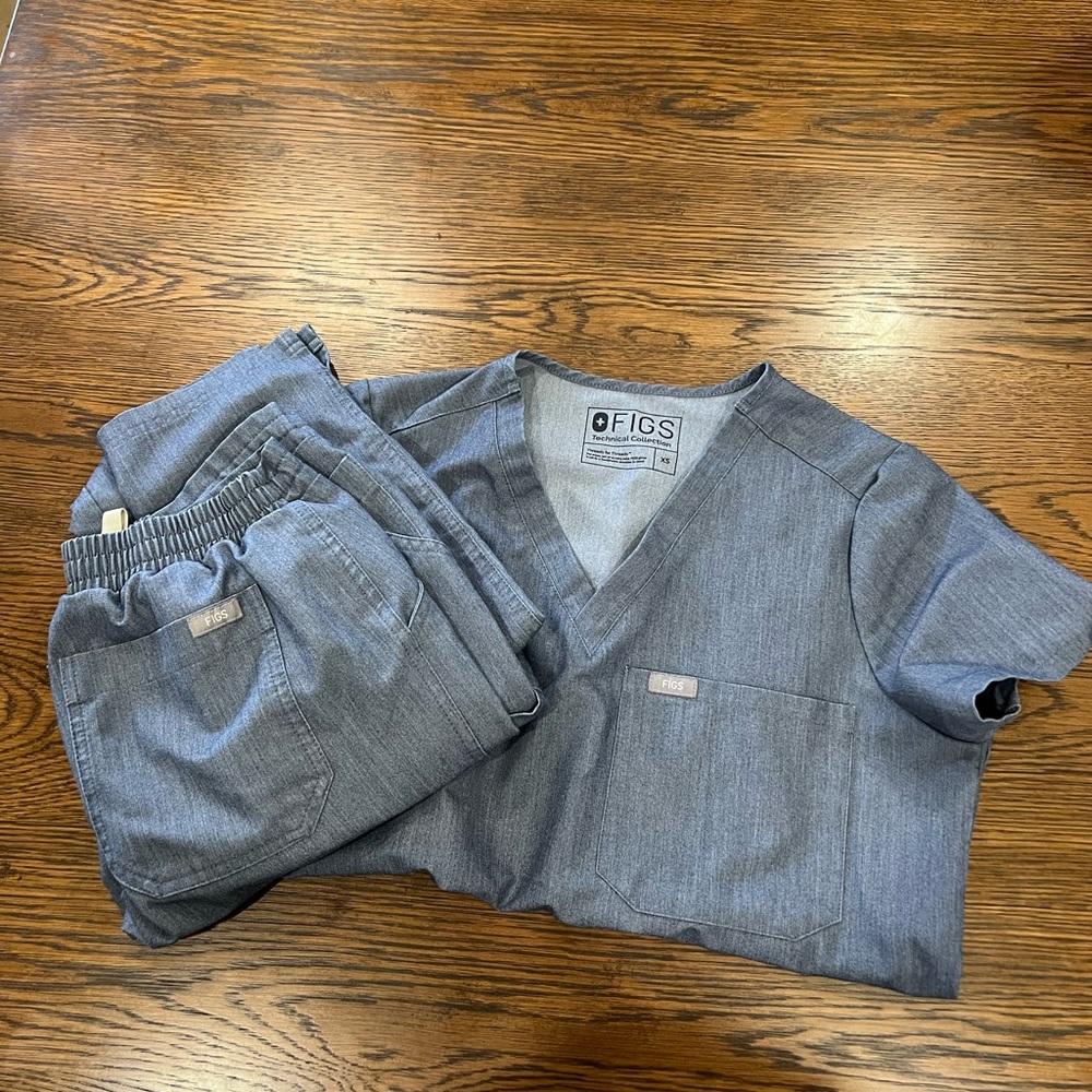 Figs Denim Blue Scrubs (Xs Catarina Top, Xs Regular Yola Pants)